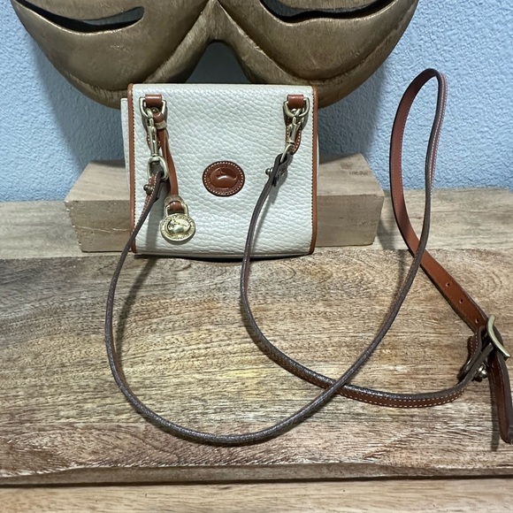 Dooney & Bourke Vintage Cream and Brown Pebbled Leather Crossbody Bag - Picture 1 of 9
